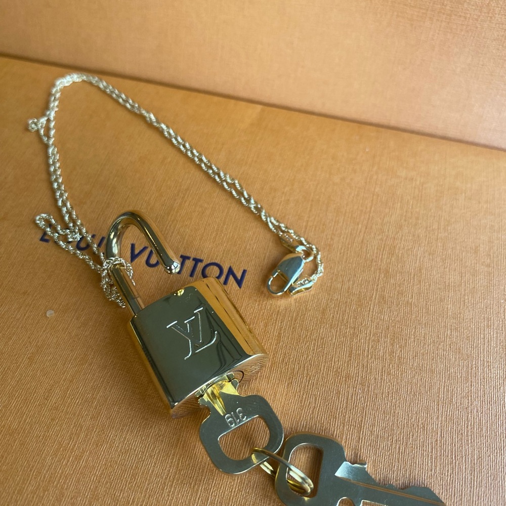 Louis Vuitton New, lock and key necklace. Hard to find! Authentic. - Picture 5 of 12